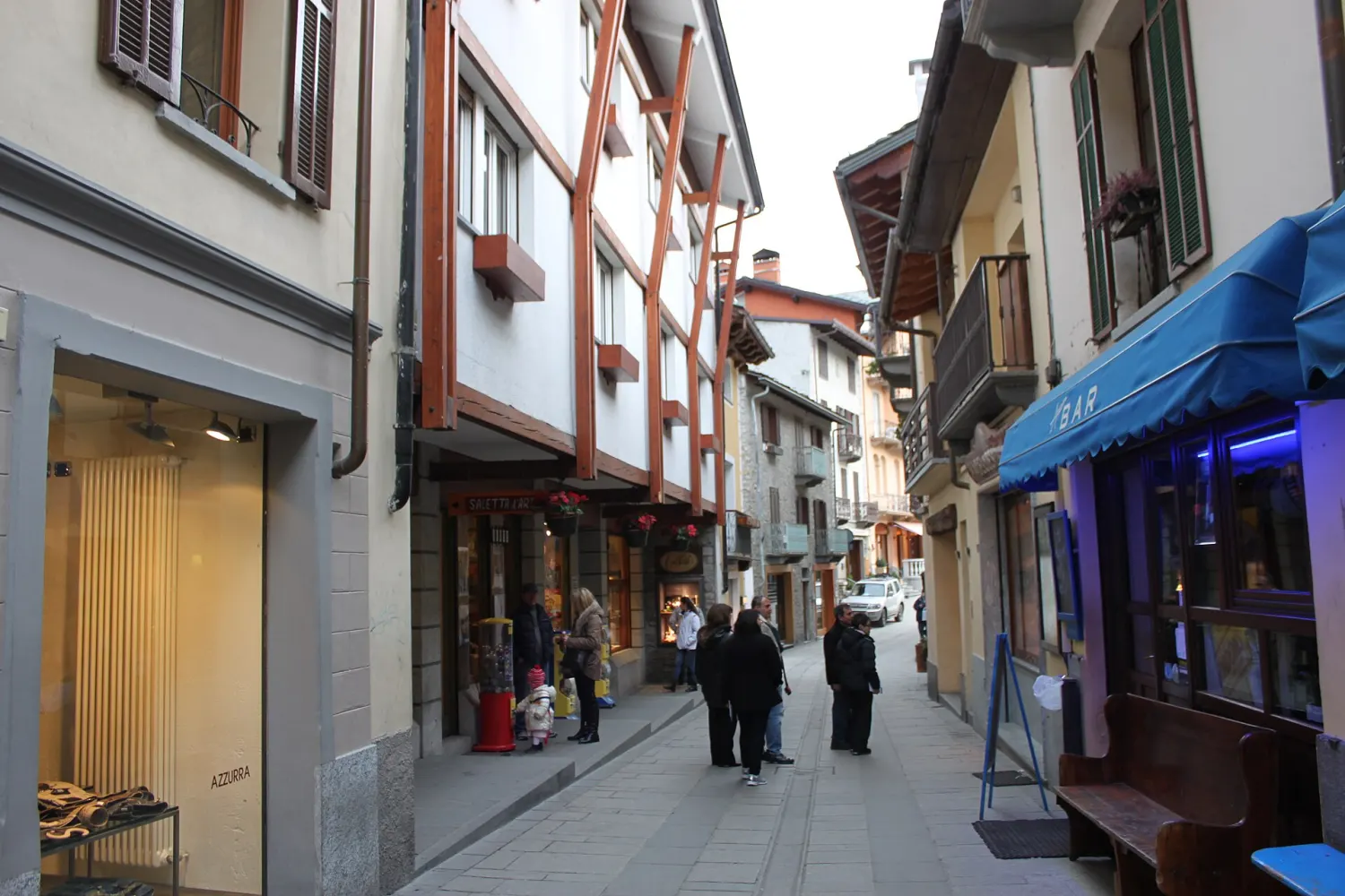 A street in Courmayeur, Italy, as a full-frame camera frames it